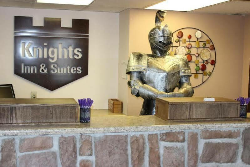 Knights Inn And Suites - Grand Forks Exterior foto